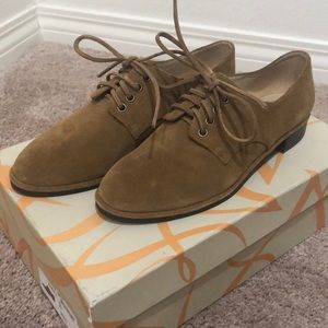 Women’s Via Spiga Oxford Suede Ivette shoes